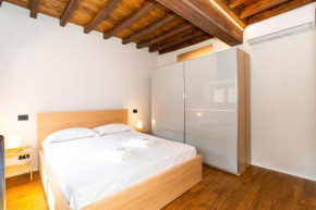 Stylish Quardilatero Romano Central Flat